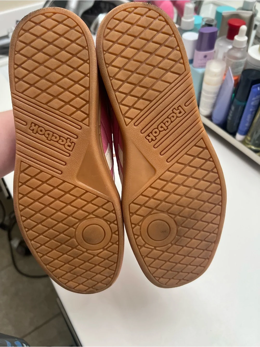 Reebok Women's Pink Suede Sneaker with Gum Sole size 8 worn once - Picture 4 of 7